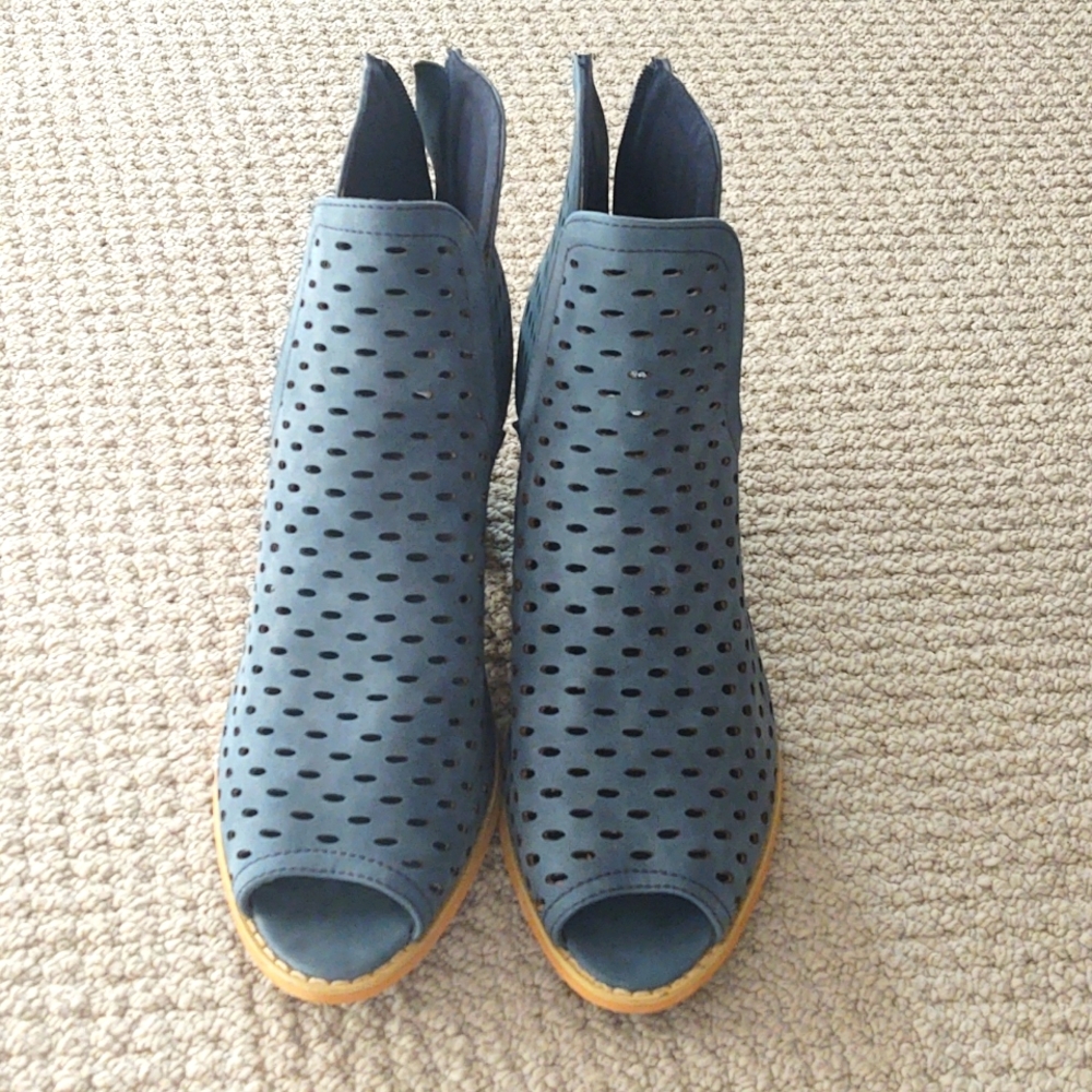 Alaric Women's Ankle Boots-Size 11